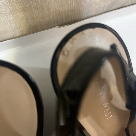 Nine West - NEW- Platform Black Patent  Peep Toe Adjustable strap Size 7.5 - Picture 5 of 10
